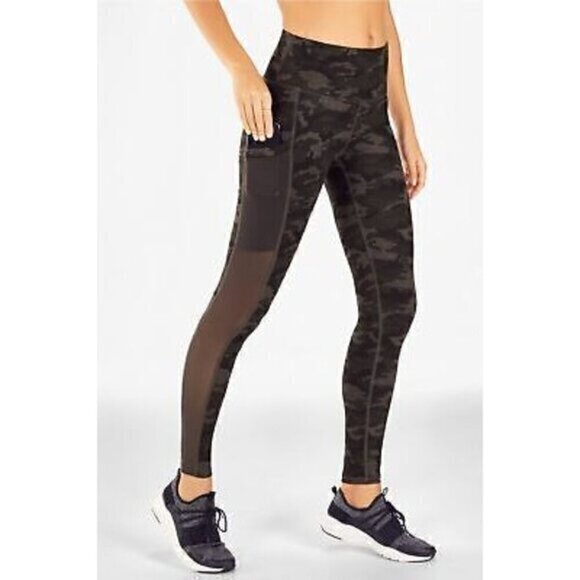 Fabletics Mila High-Waisted Pocket Leggings Size Medium Camo Print Activewear - Picture 1 of 10